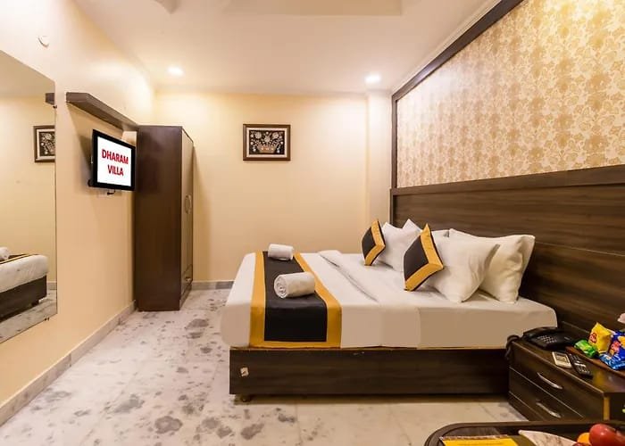Roomshala Hotel Dharam Villa - Near Noida Sector 11, KIA SERVICE CENTRE